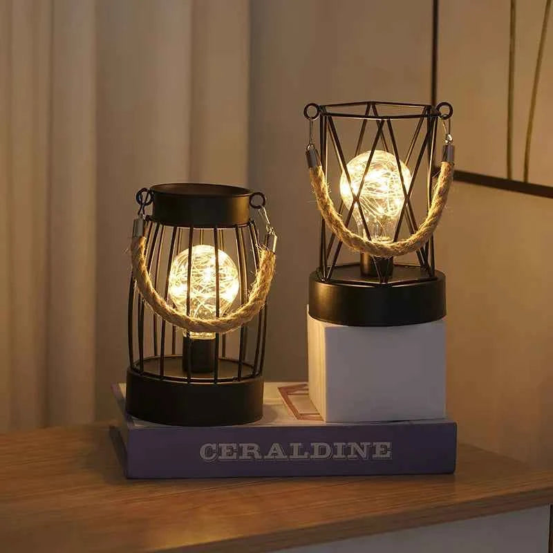 1PC Indoor Iron Wire Cage Design Night Light,Battery-Powered LED Lamp, Decorative Table Lighting for Bedroom, Living Room
