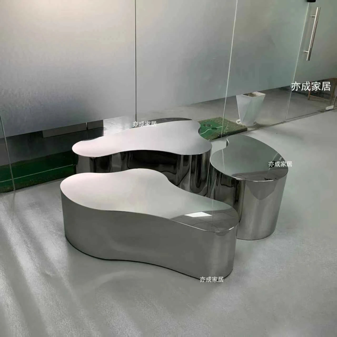 Metal Industrial Coffee Table Aesthetic Unique Minimalist Designer Side Table Modern Luxury Mesa Auxiliar Postmodern Furniture